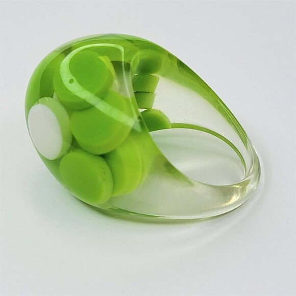 Chunky Oval Shape Resin Ring With Green and White Pill Beads Lucite Large Ring - Picture 8 of 9
